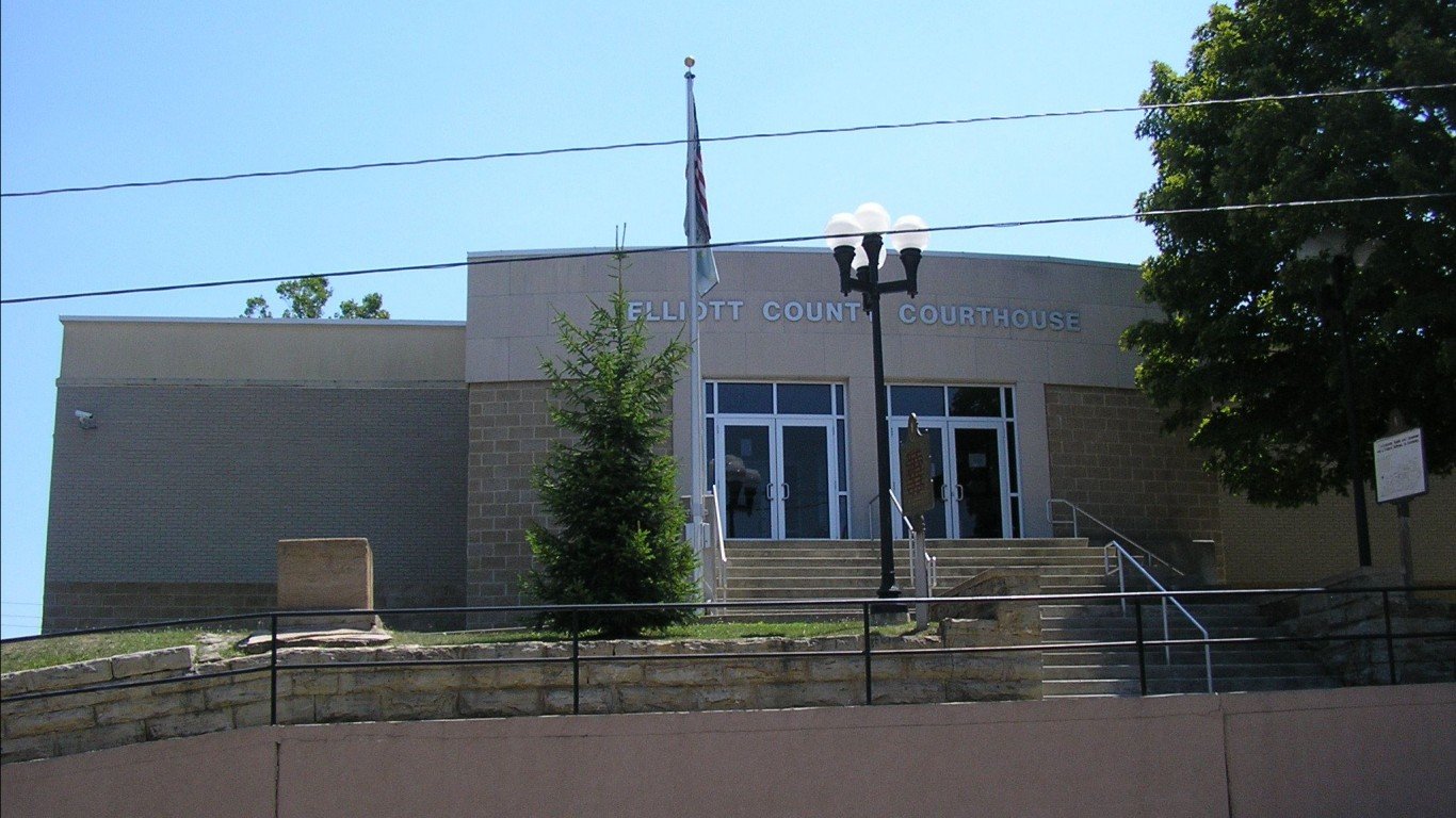 Elliott County, Kentucky courthouse by W.marsh