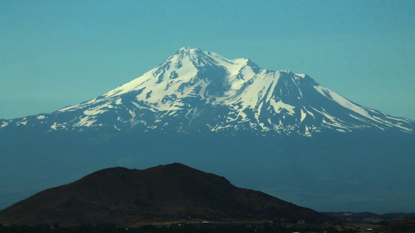 Mount Shasta from I-5 by formulanone