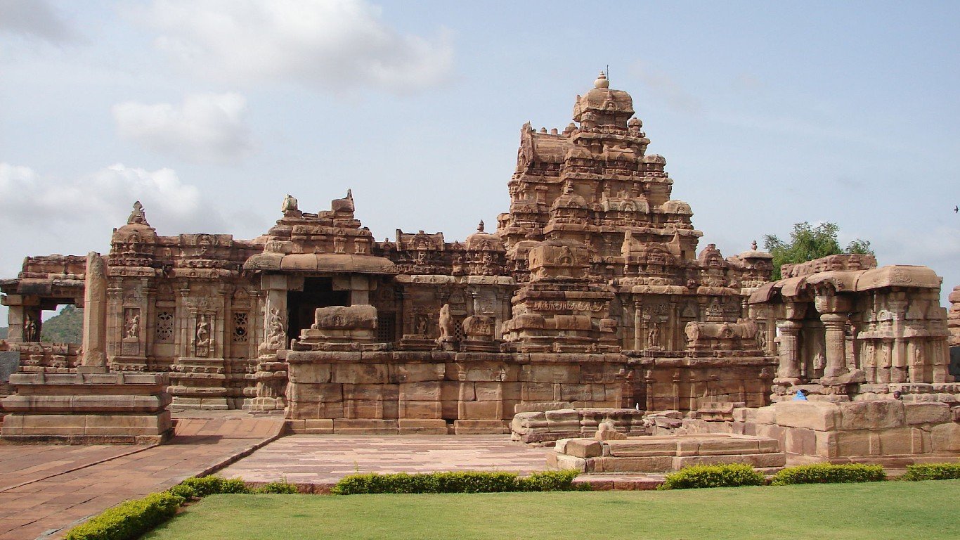 Virupaksha temple at Pattadakal by Dineshkannambadi at English Wikipedia