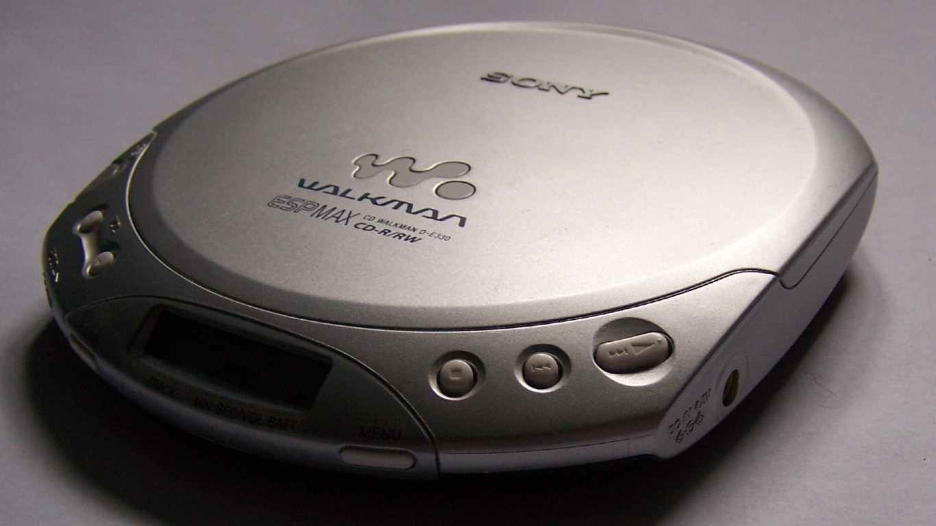 Sony CD Walkman D-E330 (cropped) by Lcarsdata