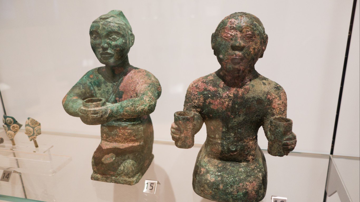 Zhou dynasty figurines by Thomas Quine