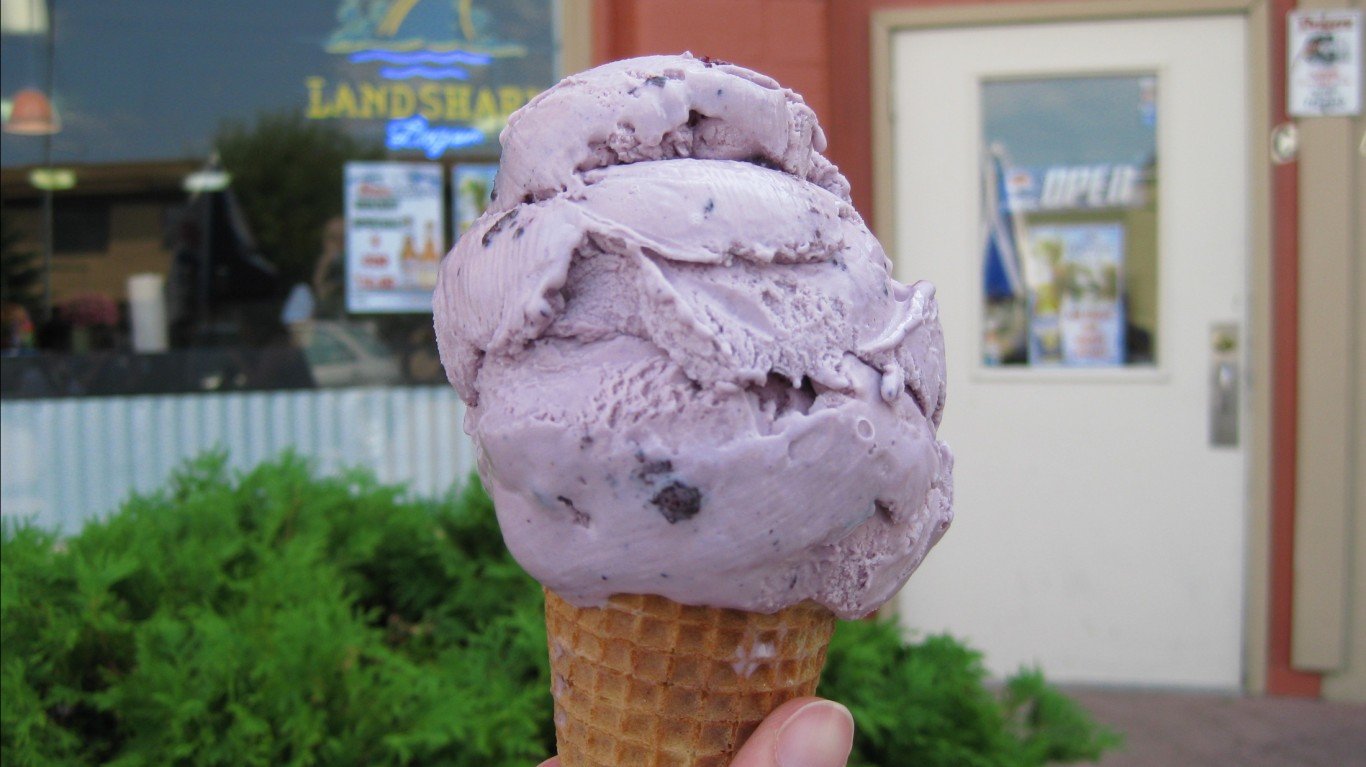 huckleberry ice cream by calamity_sal