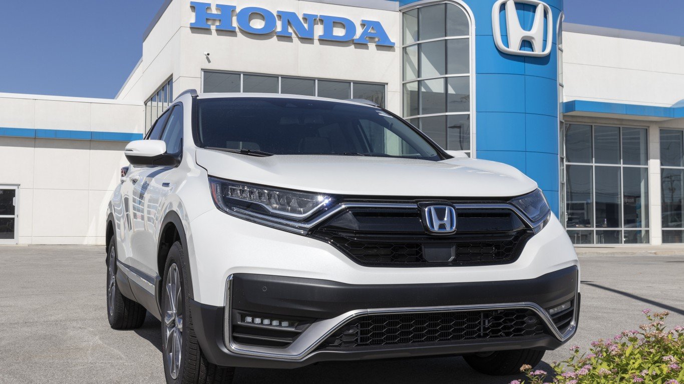Kokomo - Circa August 2021: Honda CR-V Hybrid display. The Honda CR-V is one of the top 25 cars sold in the US every year.