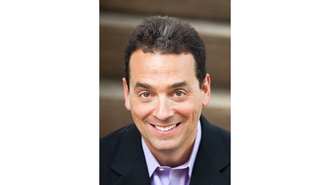 Daniel H. Pink (cropped) by Dhpmccullought