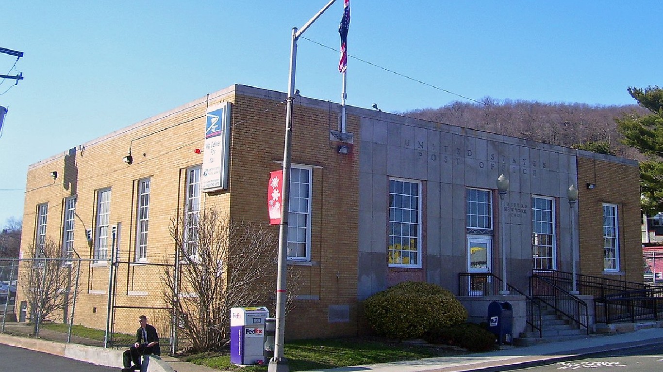 U.S. Post Office in Suffern by Daniel Case