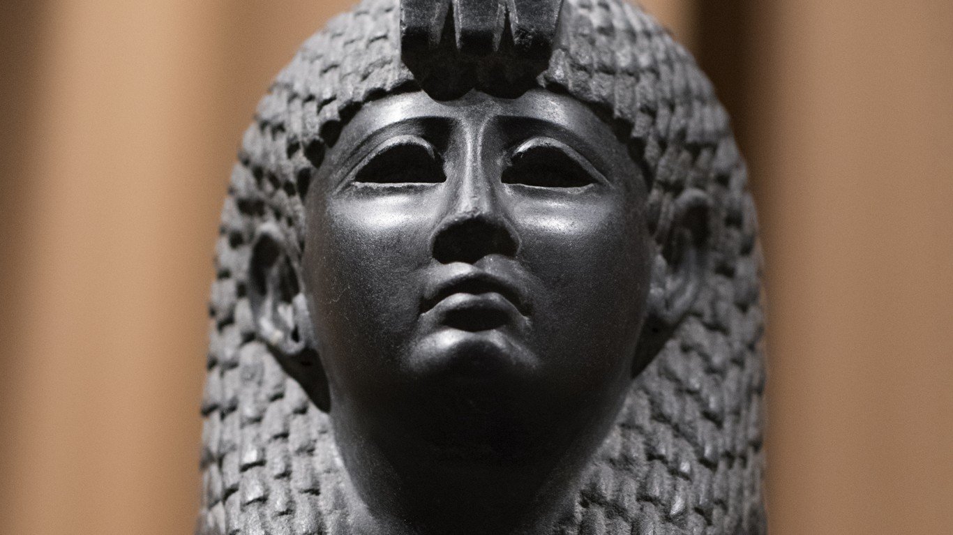 Statue of Cleopatra VII. Saint... by Sergey Sosnovskiy