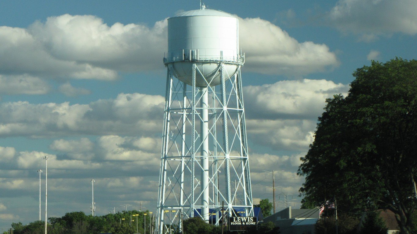 Water tower in Northbrook, Ill... by Ben Schumin