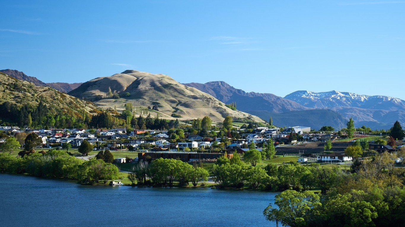 Queenstown morning by Pedro Szekely
