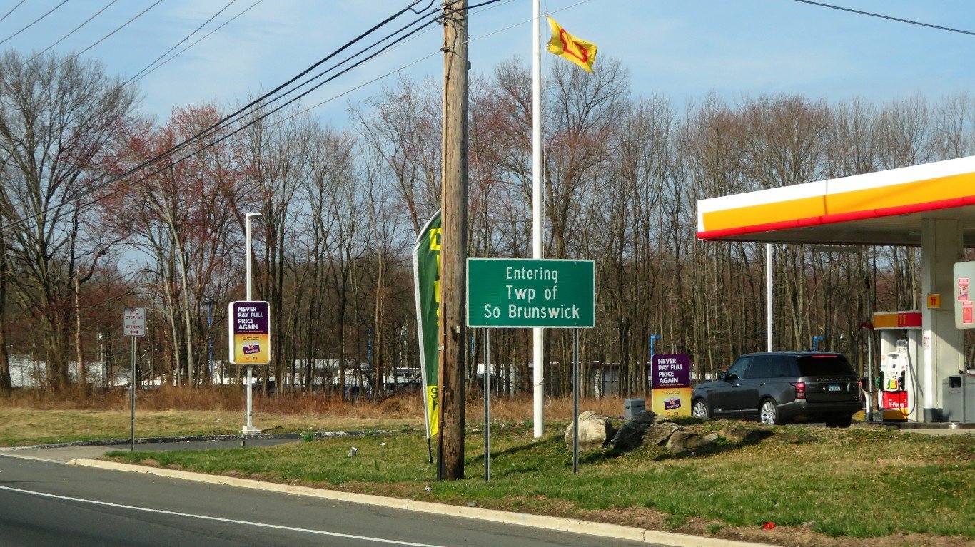 Entering South Brunswick, New ... by Ken Luпd