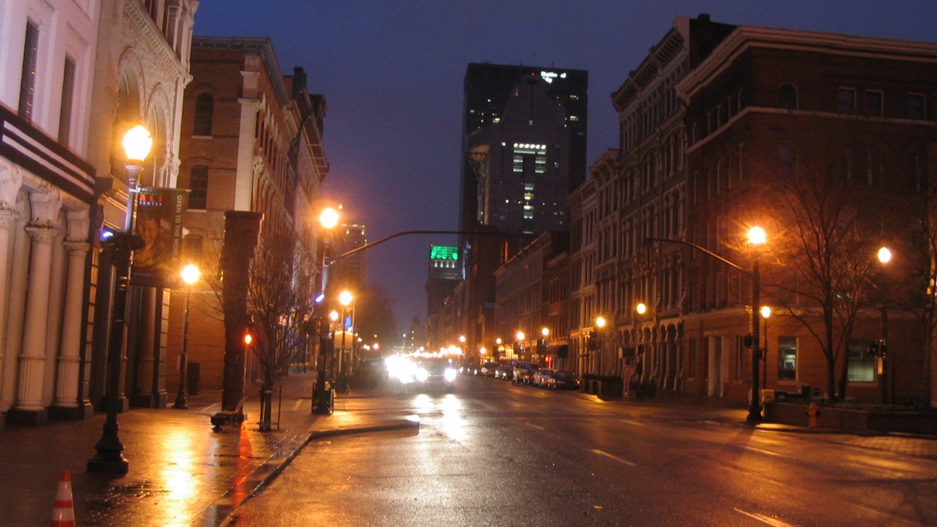 Main Street, Louisville, Kentu... by Ken Lund