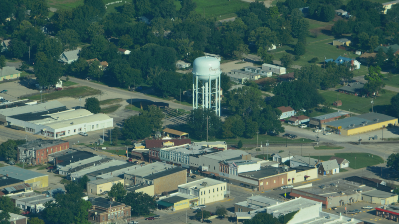 Aerial view of Osage City, Kansas 09-04-2013.JPG by Ichabod