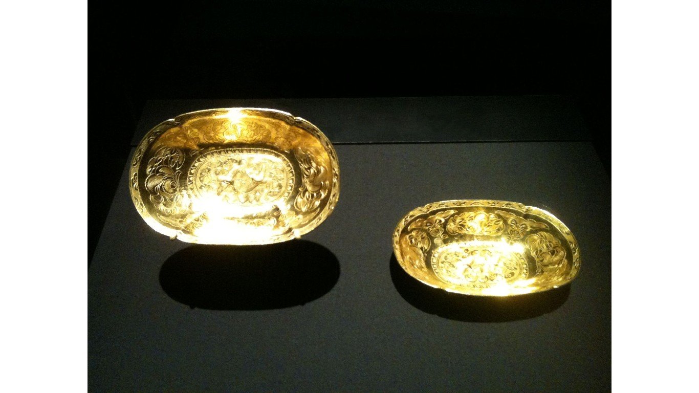 Oval lobed gold bowls... by Jacklee