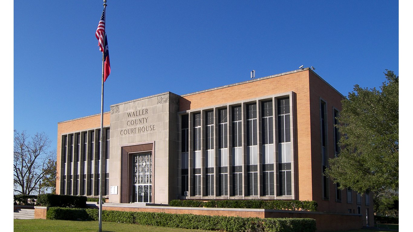 Waller county courthouse.jpg by Larry D. Moore