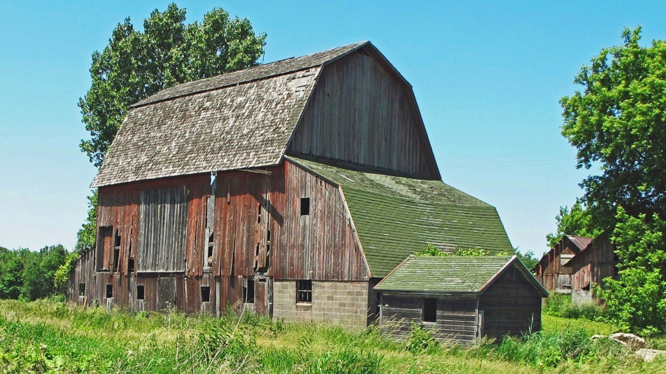 Beautiful Old Barn by Rodney Campbell