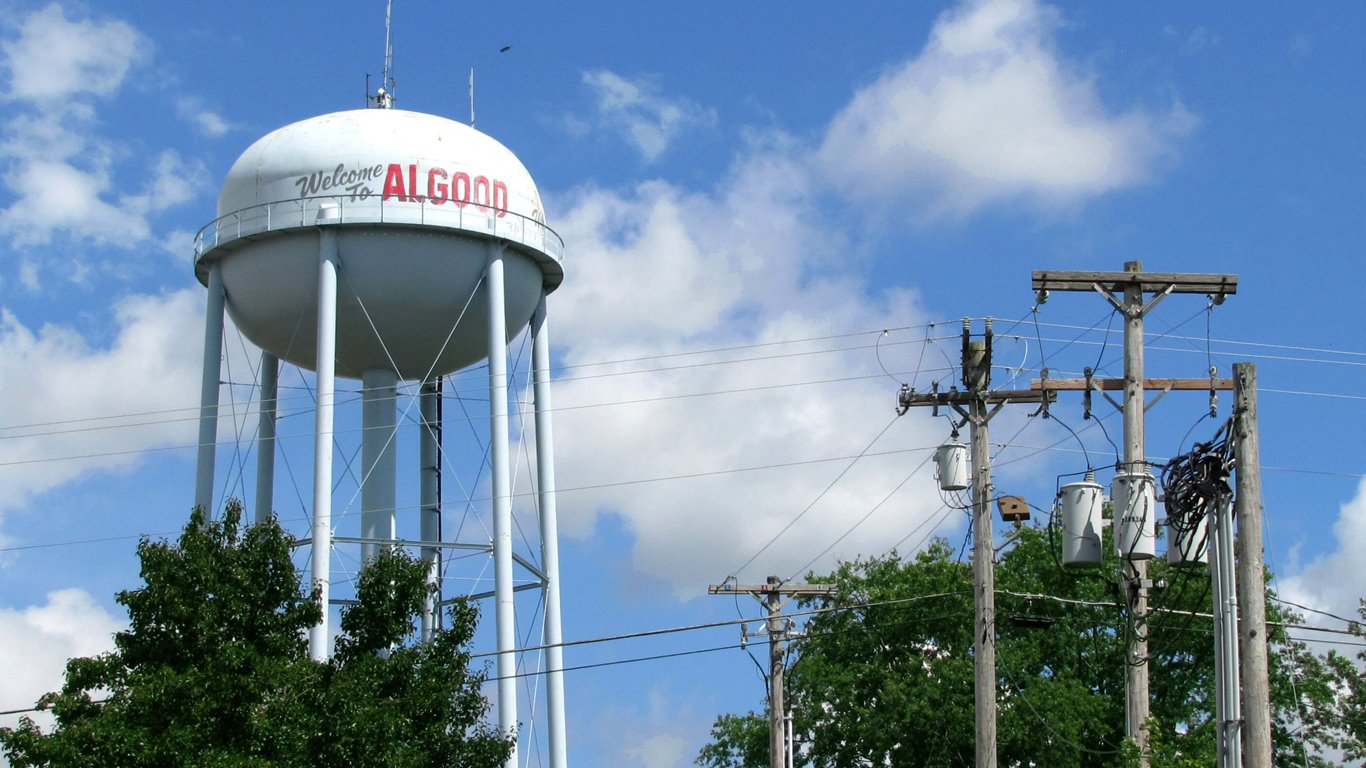 Algood-water-tower-tn1.jpg by Brian Stansberry