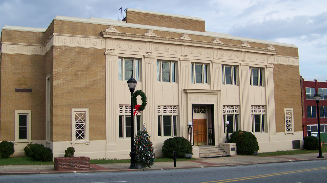 Caldwell County Courthouse - Lenoir, NC.jpg by Upstateherd 