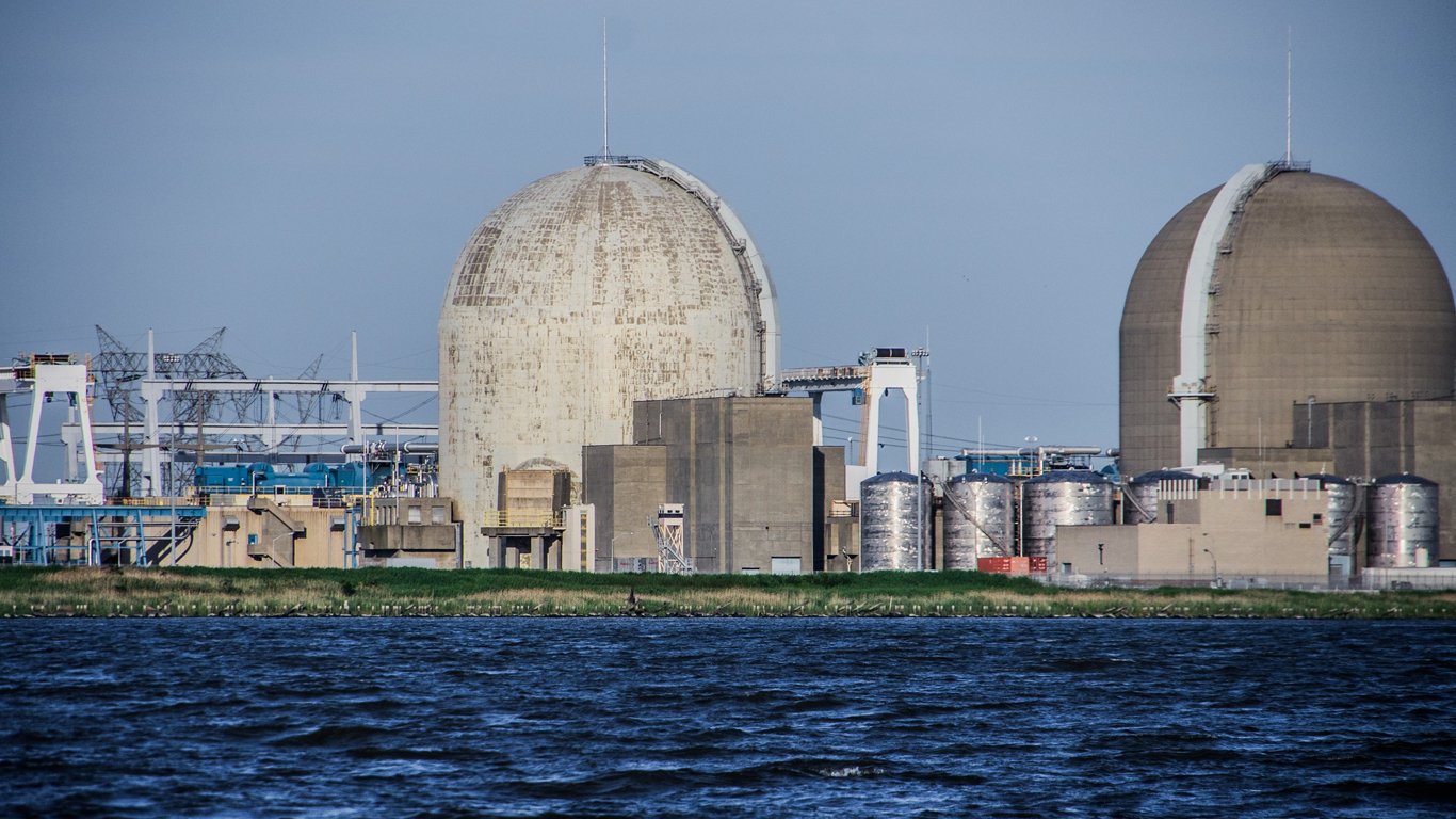 Salem Nuclear Power Plant by Peretzp
