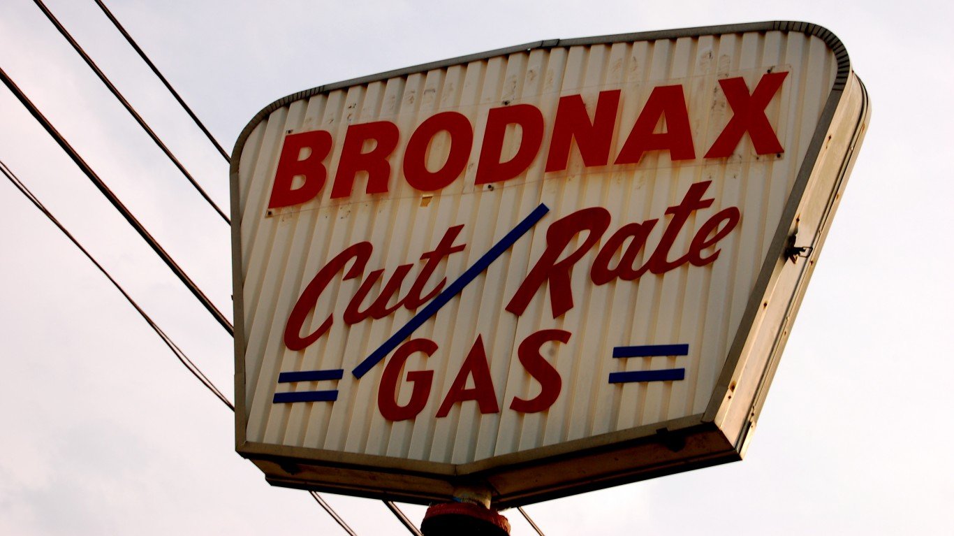 Brodnax Cut Rate Gas by Taber Andrew Bain