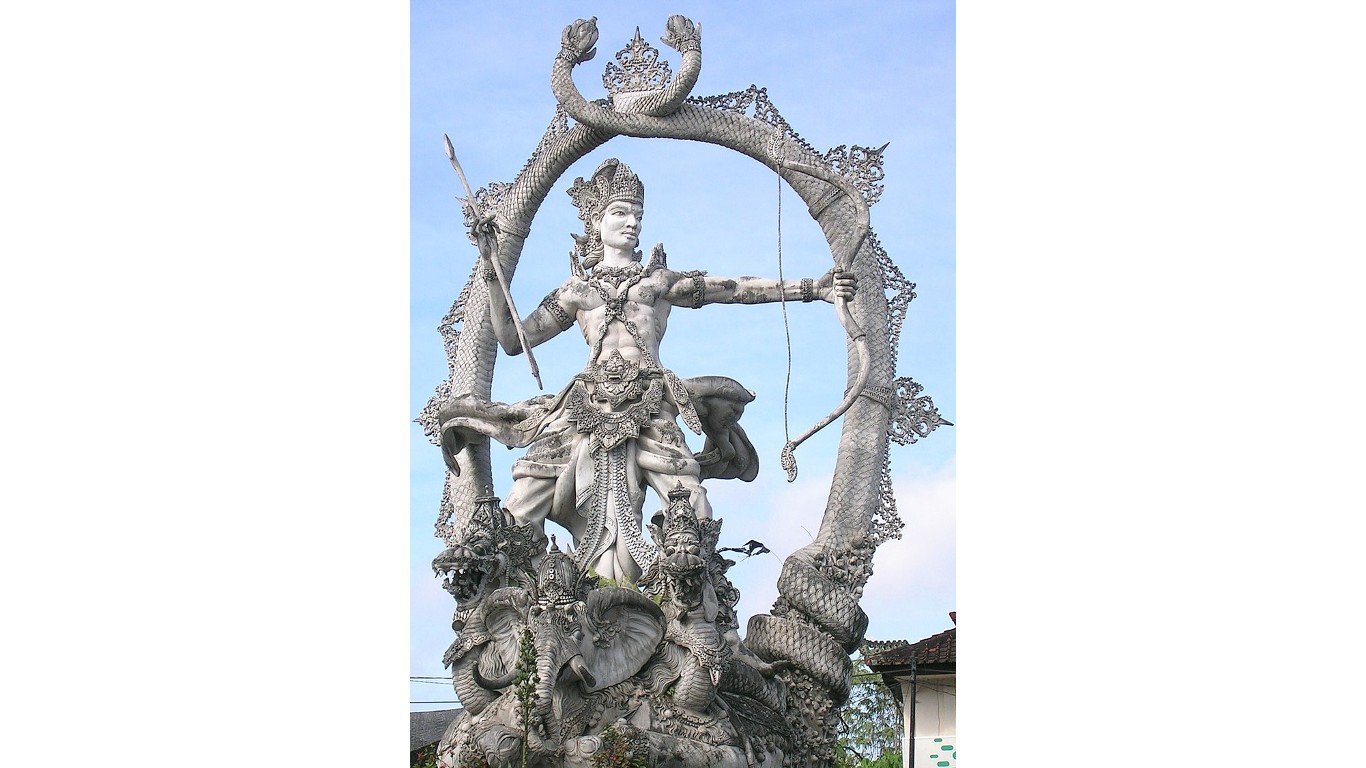 Arjuna statue by Ilussion