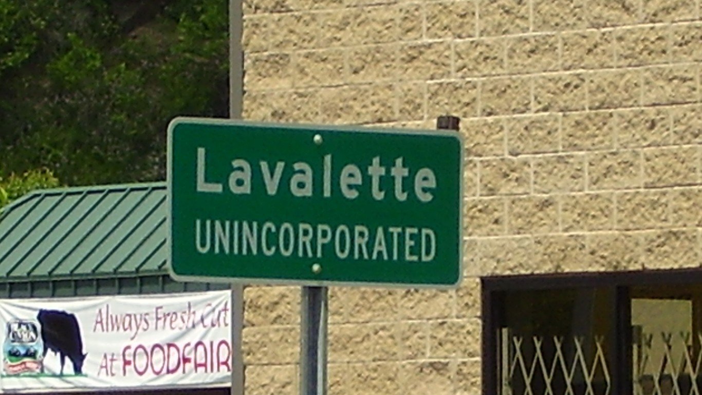 Lavalette-sign by Youngamerican