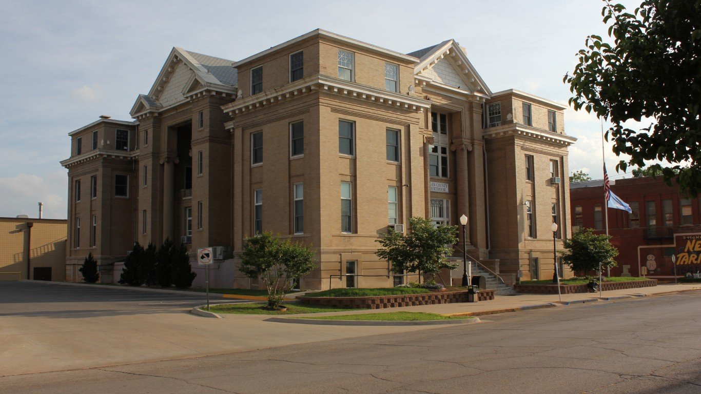 Logan County Courthouse, Guthr... by Nicolas Henderson