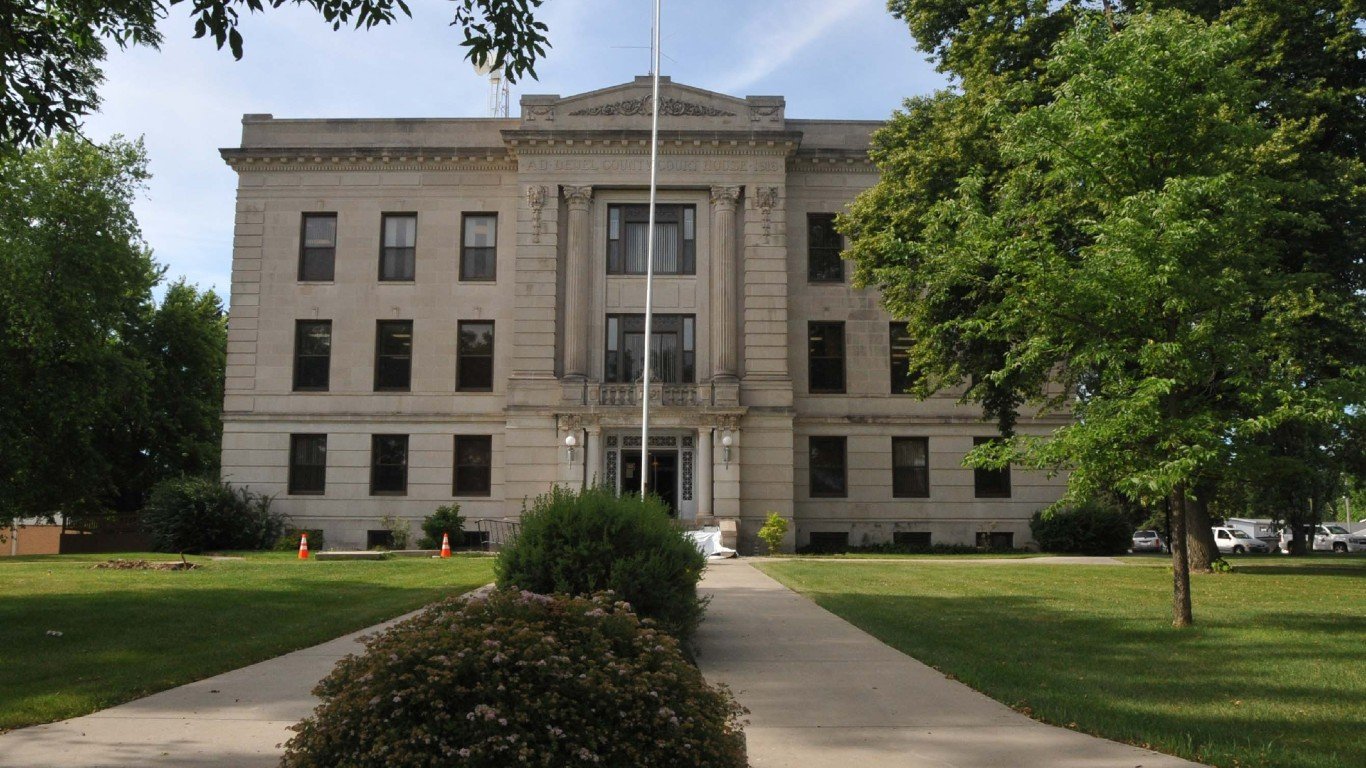 DEUEL COUNTY COURTHOUSE, CLEAR LAKE, SD by JERRYE AND ROY KLOTZ MD