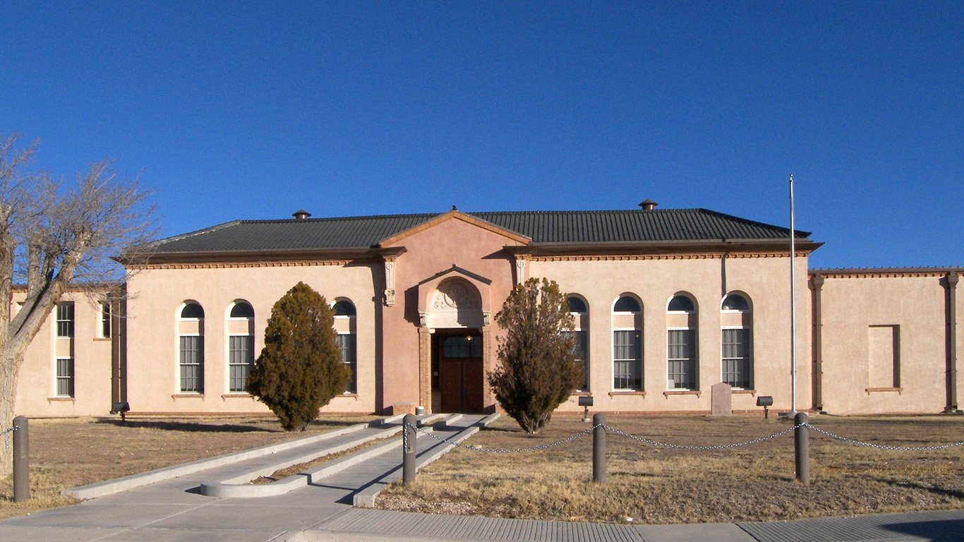 Hudspeth county courthouse 2009 by Larry D. Moore