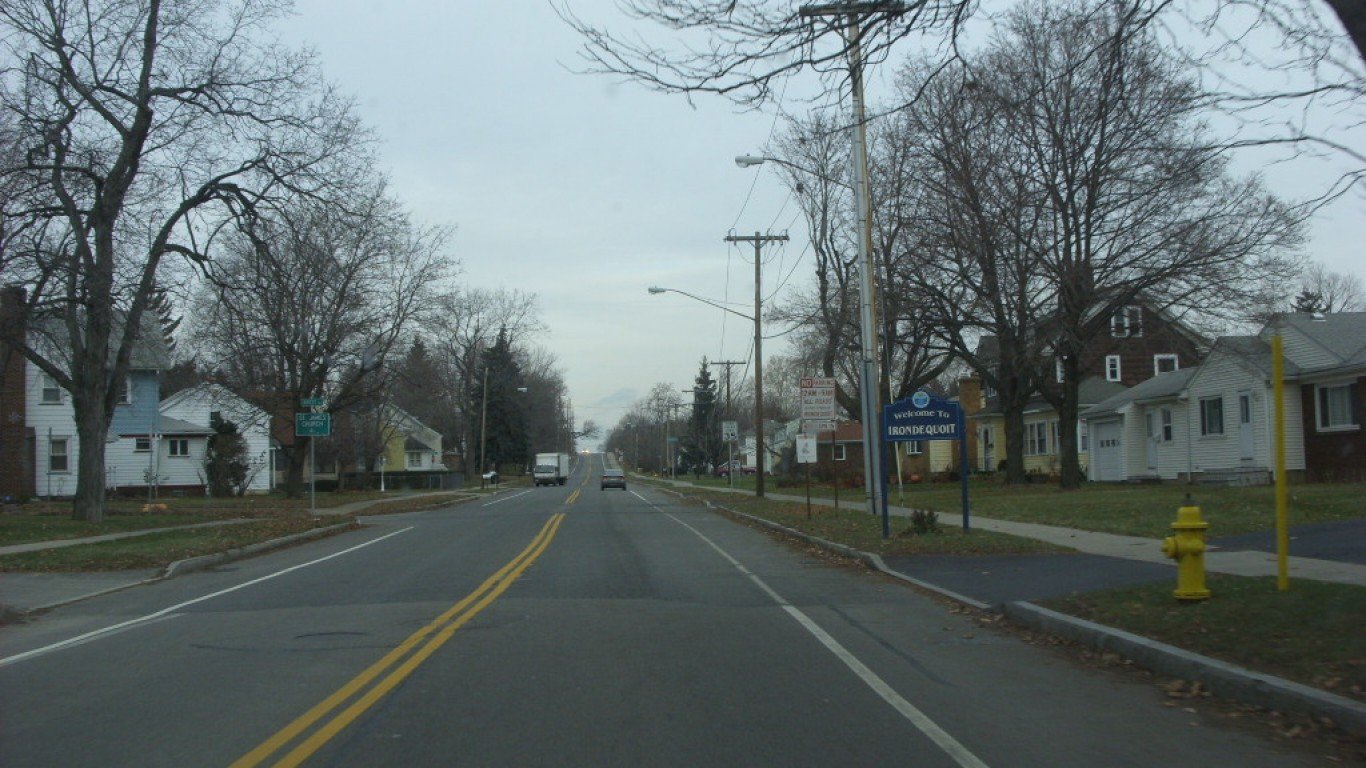 Winton Road - Rochester, New Y... by Doug Kerr
