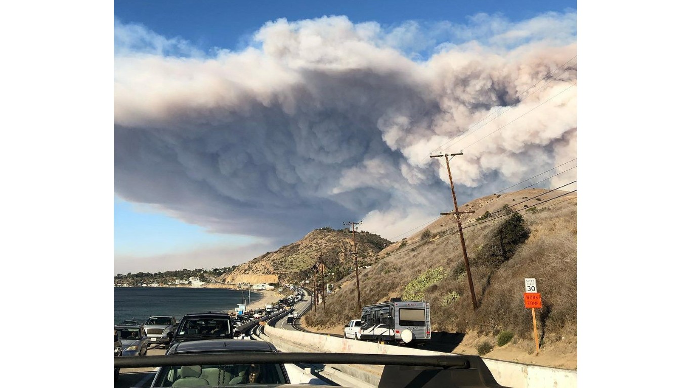 Woolsey Fire evacuation from Malibu on November 9, 2018 by Cyclonebiskit