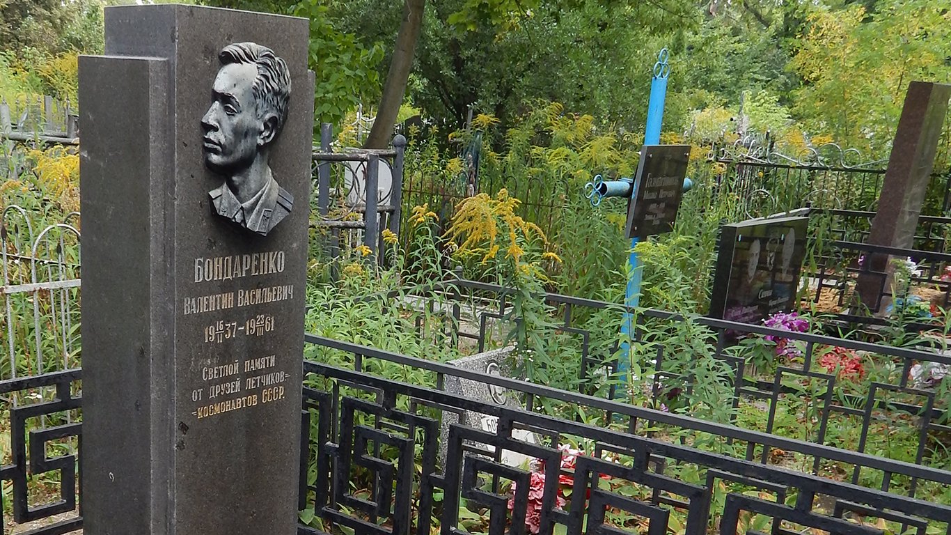 Grave of Valentin Bondarenko (5) by Venzz