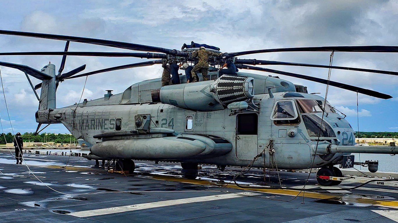 CH-53E Super Stallion by Tomu00c3u00a1s Del Coro