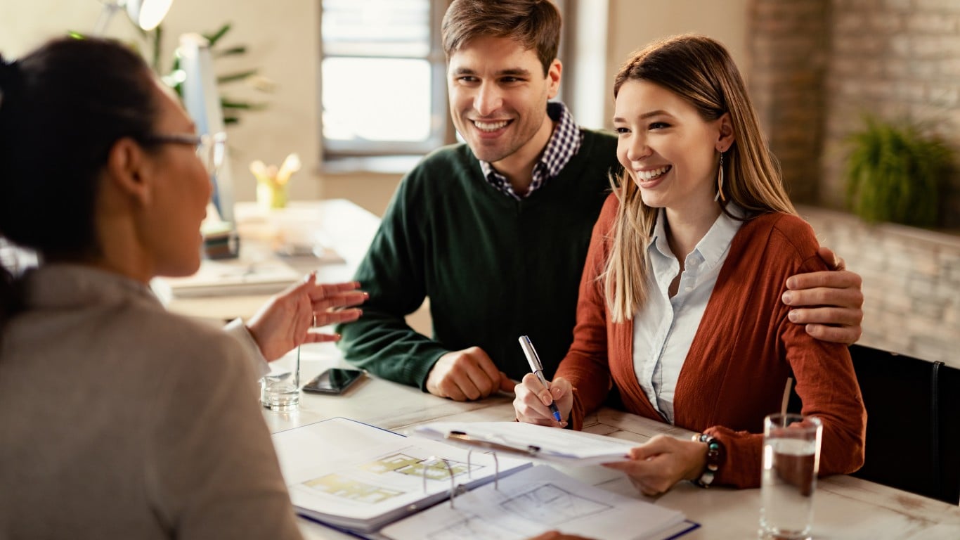 Renting vs. Buying: Why Financial Advisors Say the ‘Right’ Choice Depends on Your Life Stage, Not Your Wallet
