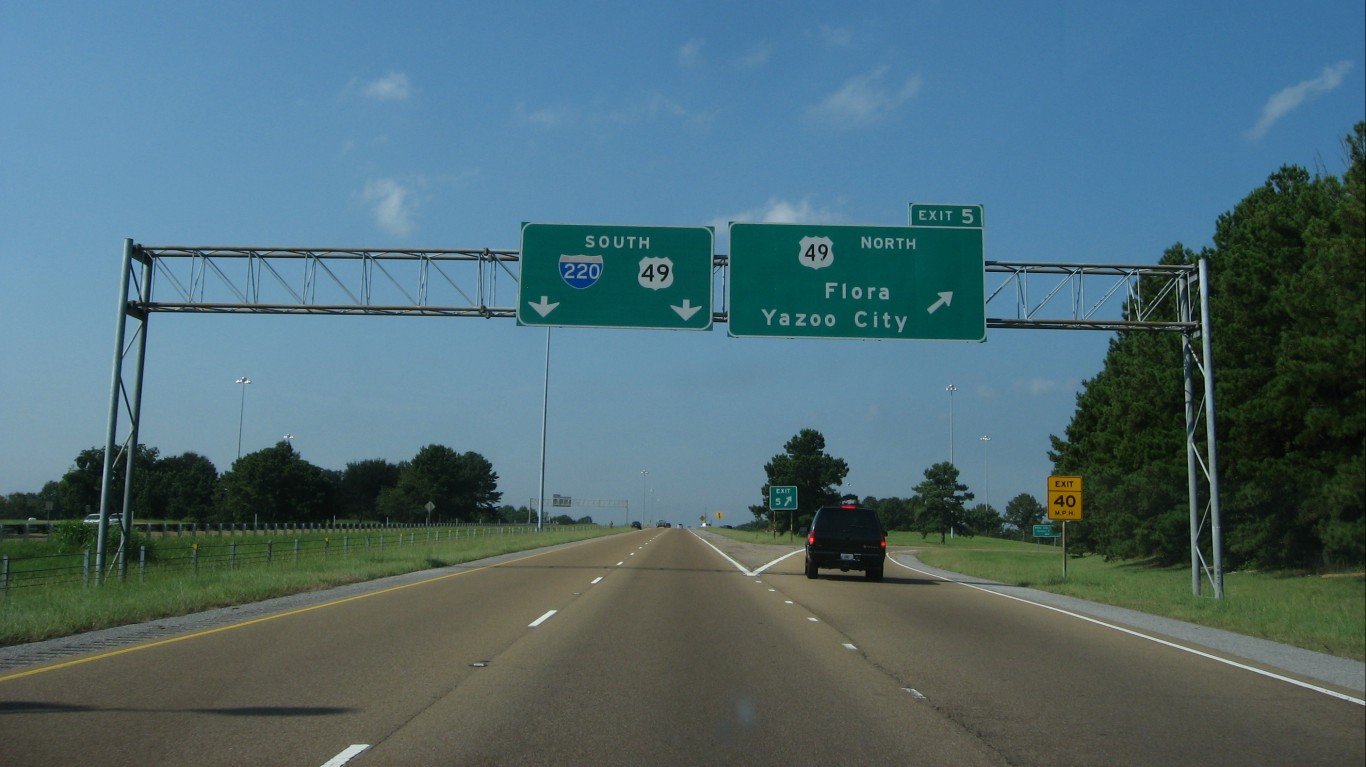 Interstate 220 Southbound, Jac... by Ken Lund