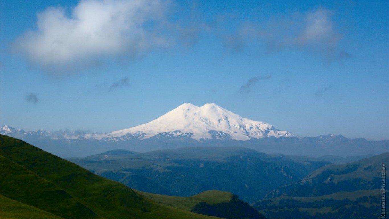 Elbrus by Konstantin Malanchev