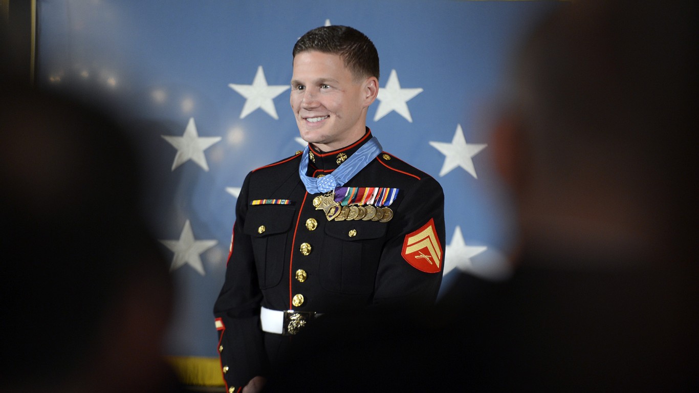 Army sergeant who saved 2 comrades to get Medal of Honor