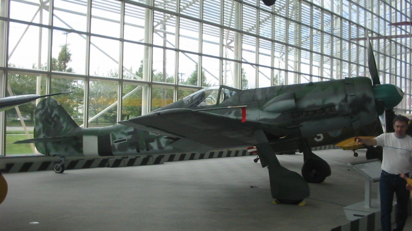 Focke Wulf FW-190D by Bill Abbott