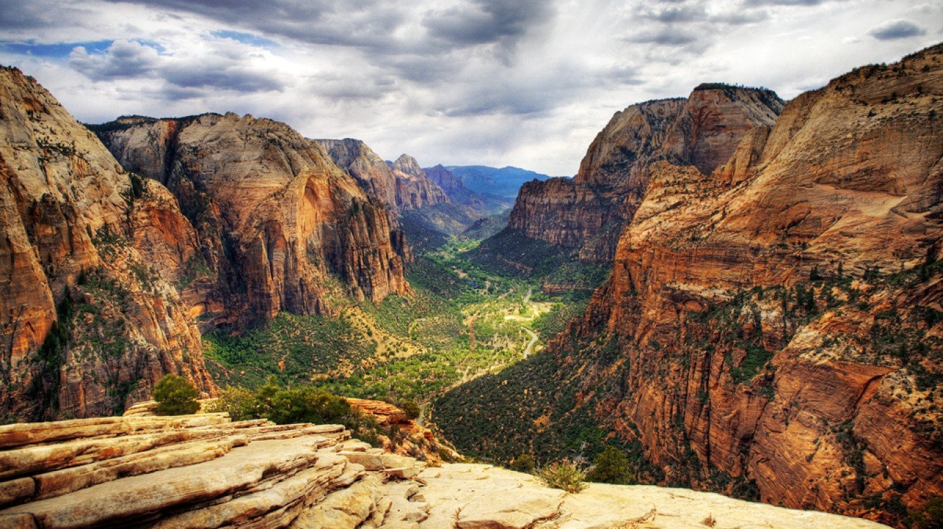 Angel's Landing Trail - Zion N... by Chase Lindberg