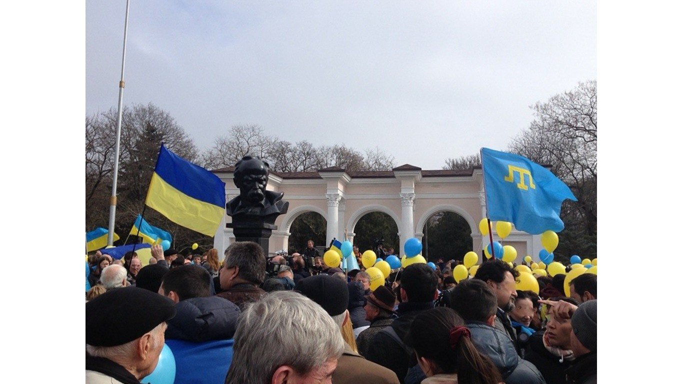 Pro-Ukrainian demonstration in Simferopol, 2014 by Devlet Geray