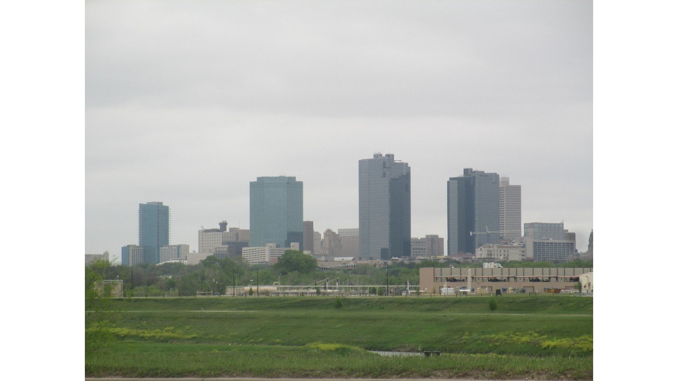 Fort Worth, TX, skyline from I-35 W IMG 7078 by Billy Hathorn