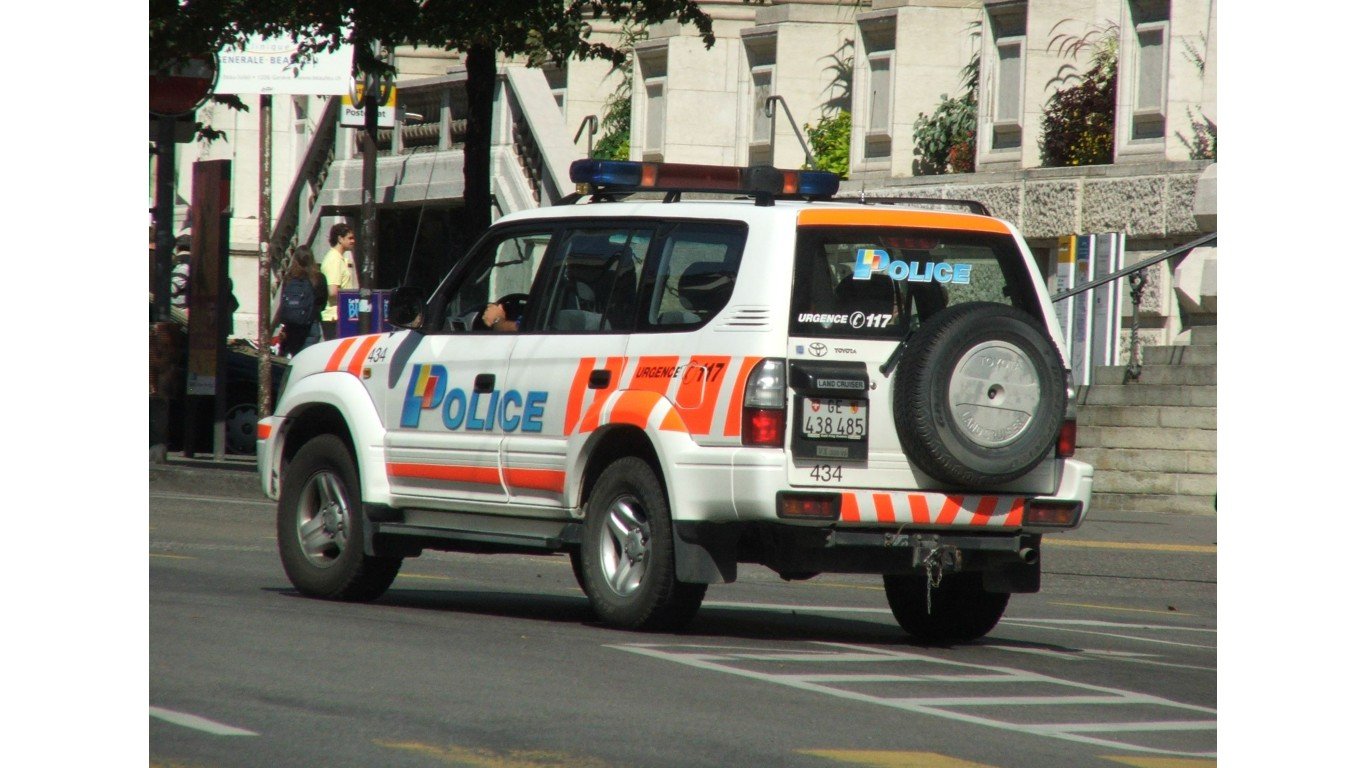 Toyota Geneva police 4110 by Krokodyl