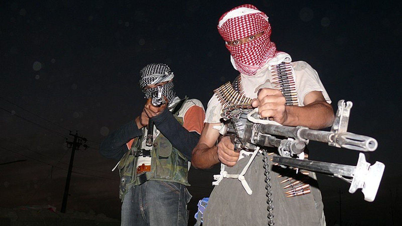 Iraqi insurgents with guns, 2006 by Badr Al-Islam