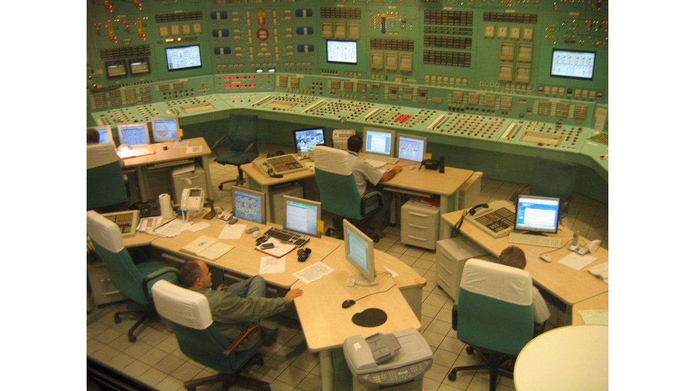 Paks Nuclear Power Plant Controlroom by Eru0151mu0171lu00e1togatu00e1s, Paks