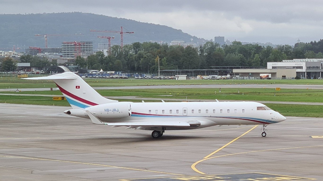 HB-JRJ at Zurich International Airport by Daryona