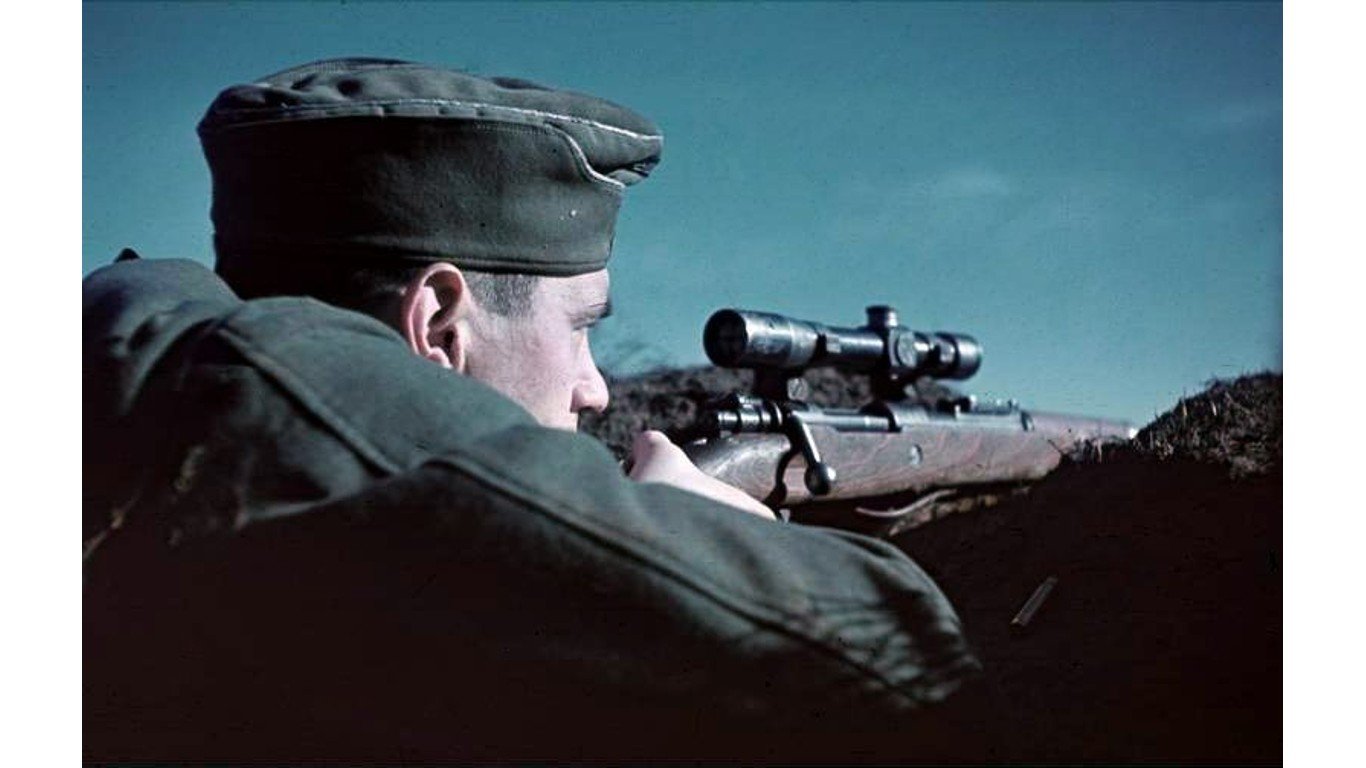 Najsmrteľnejší ostreľovač druhej svetovej vojny – 24/7 Wall Street