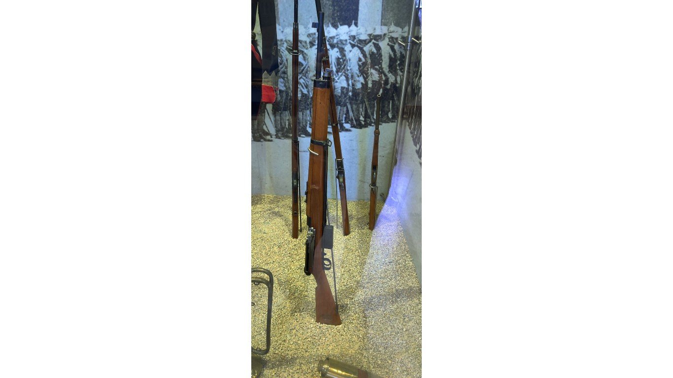 Mondragon Rifle... by https://commons.wikimedia.org/wiki/User:Meeepmep