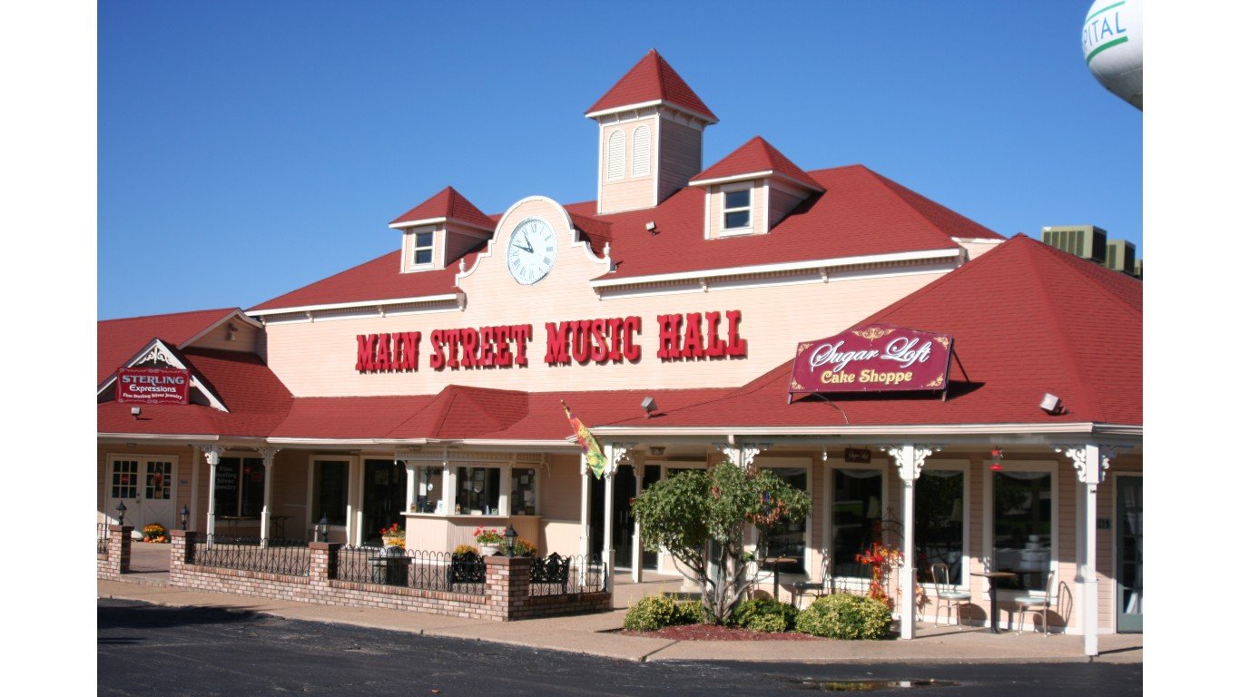 Osage Beach, MO Main Street Music Hall 01 by Kranar Drogin