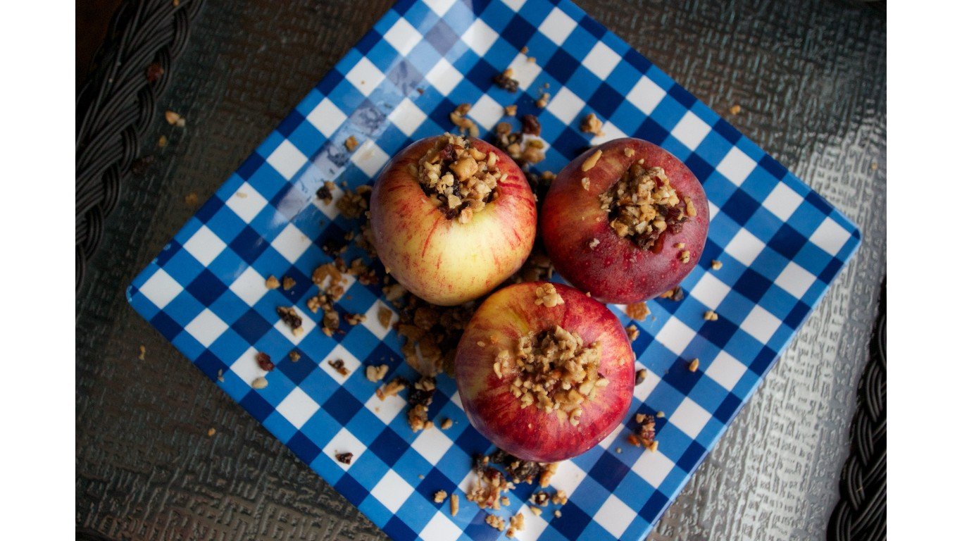 Campfire Baked Apples by A Healthier Michigan
