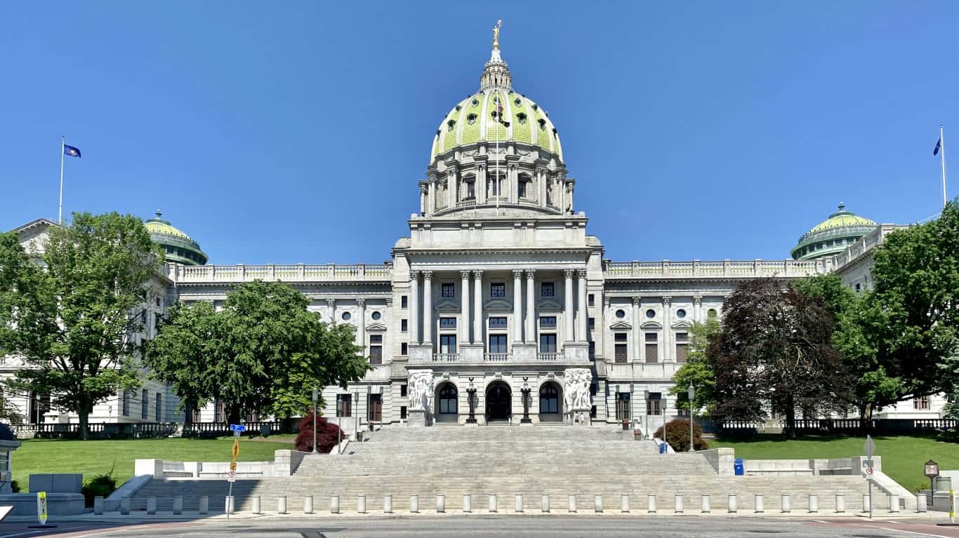 Pennsylvania State Capitol, Ha... by Warren LeMay