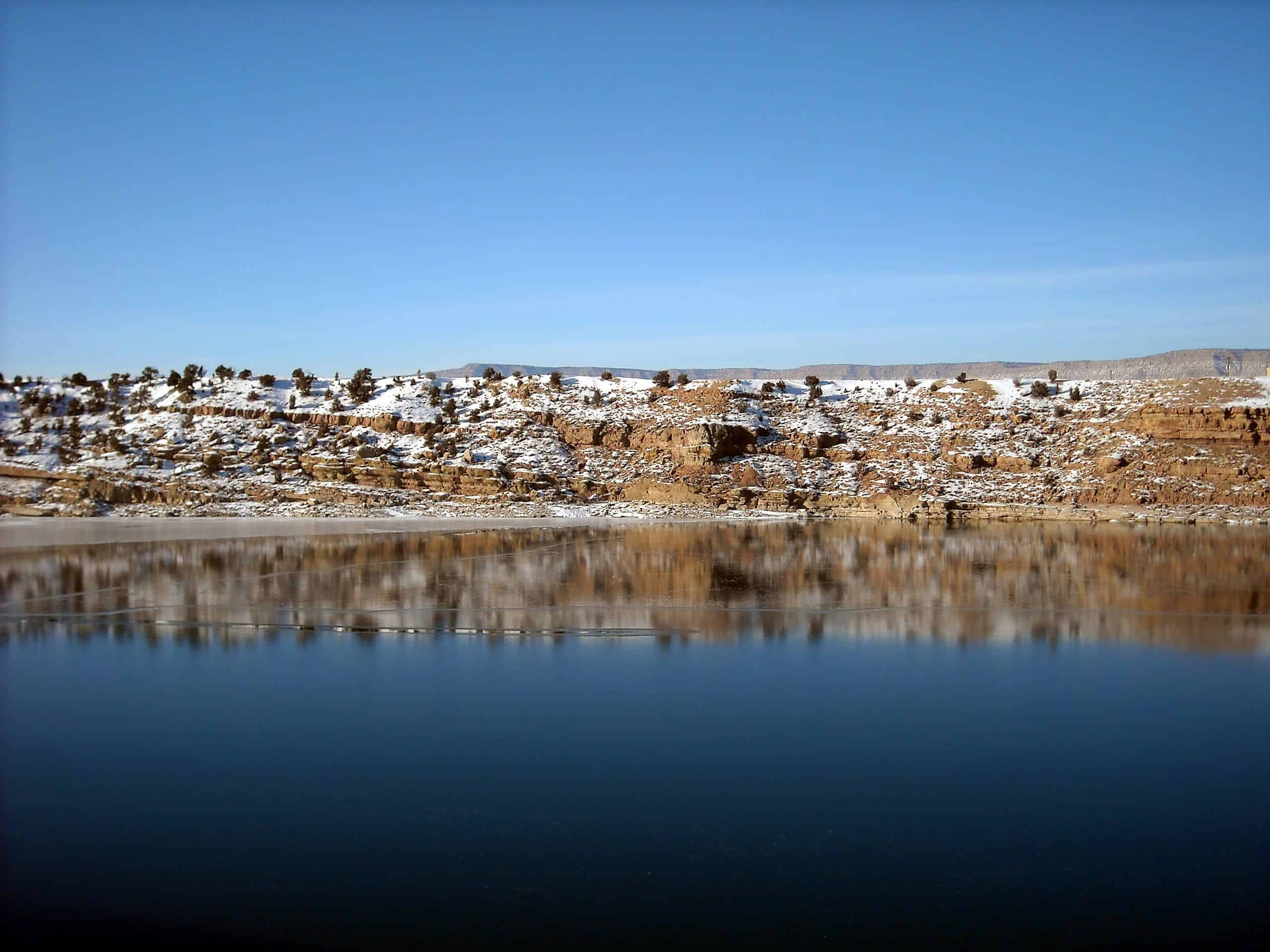 Starvation Reservoir, Utah by Staplegunther at English Wikipedia