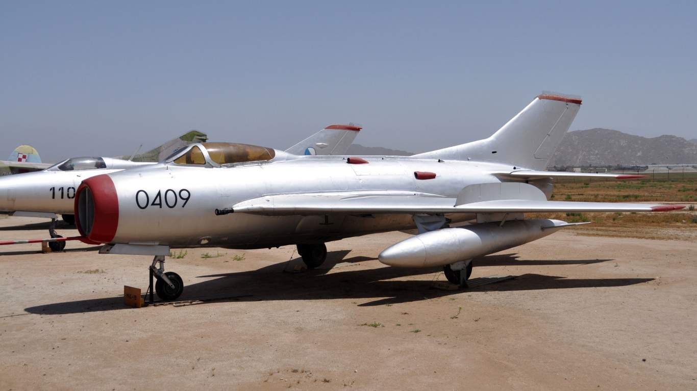 MiG-19+Farmer | 0409 MIG 19 FARMER MARCH FIELD MUSEUM RIV AIRPORT